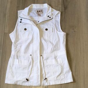 A.M.I. White Eyelet Vest Size M